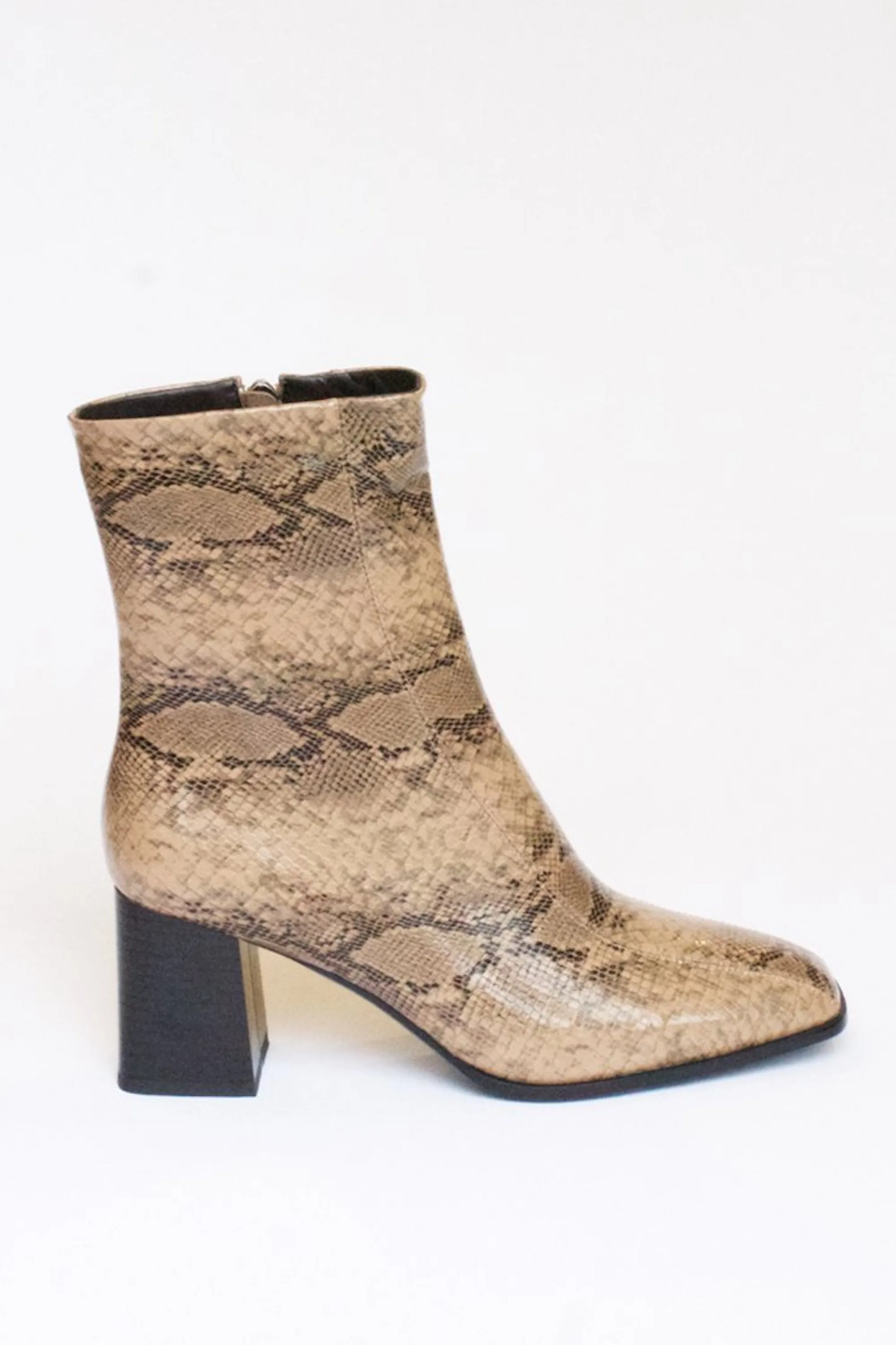 roka boots snake